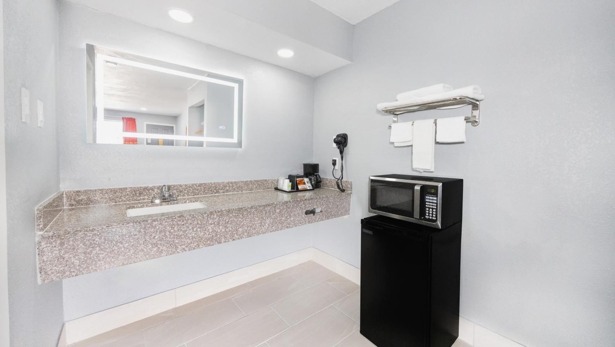 Executive Inn Hondo Bagian luar foto