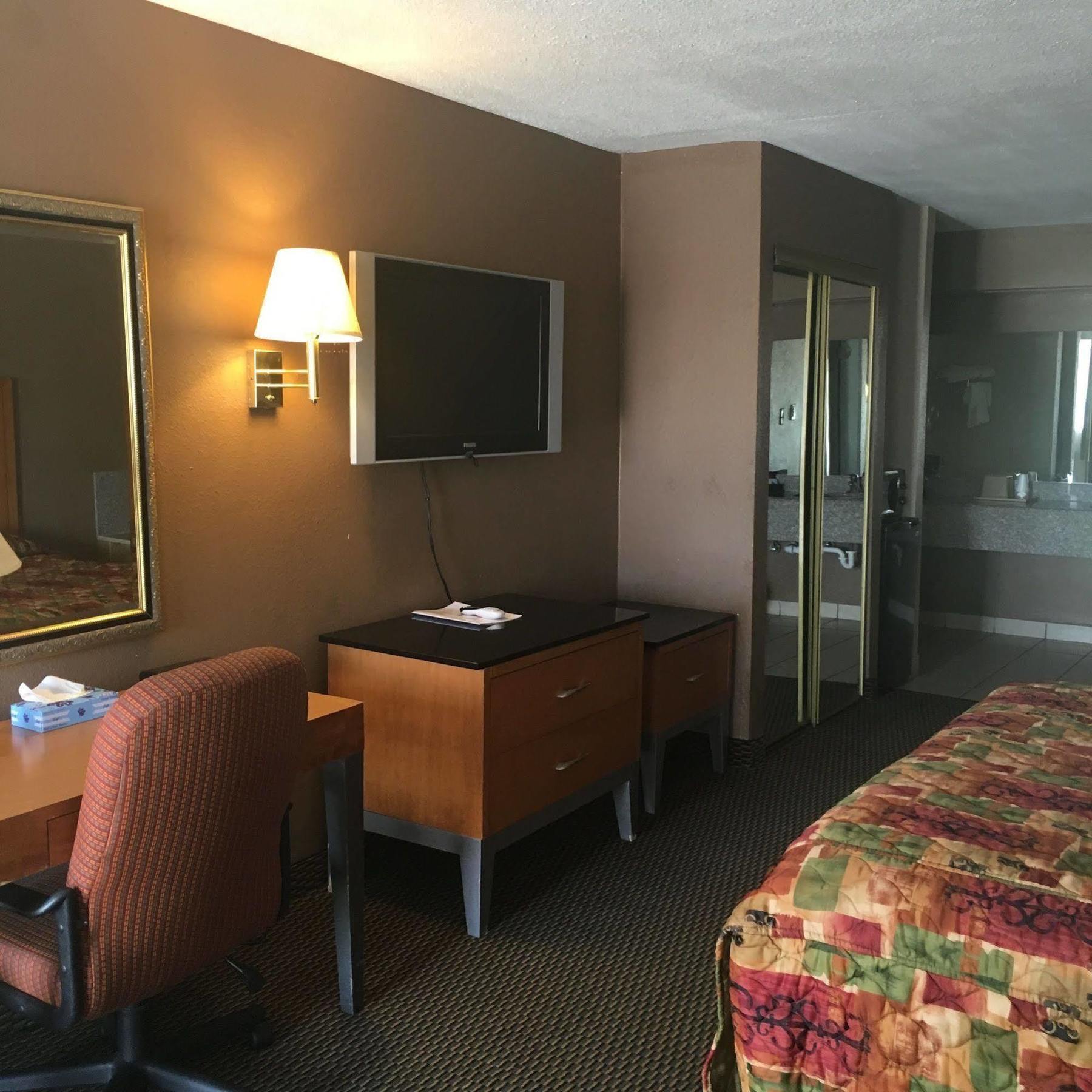 Executive Inn Hondo Bagian luar foto